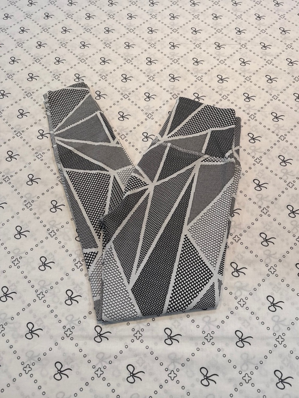 Beyond Yoga Black and White Patterned Legging Size Medium